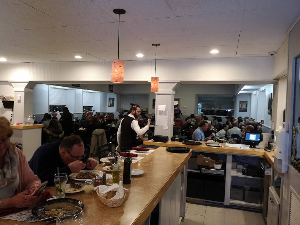 Mamma Mia Restaurant | restaurant | 1765 Meriden-Waterbury Turnpike, Marion, CT 06444, USA | 8603081227 OR +1 860-308-1227