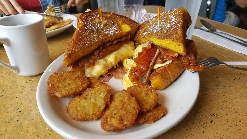 Noshville Delicatessen | restaurant | 4014 Hillsboro Cir, Nashville, TN 37215, USA | 6152693535 OR +1 615-269-3535