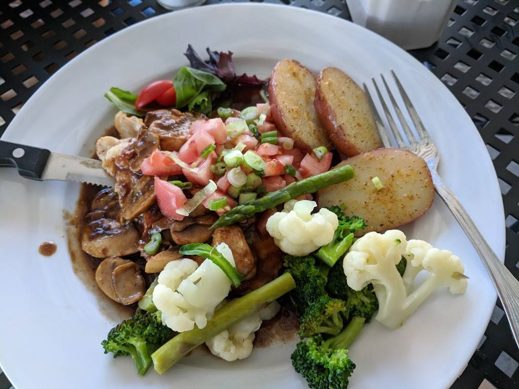 Harveys Central Grille | restaurant | 1340 W Towne Square Rd, Mequon, WI 53092, USA | 2622419589 OR +1 262-241-9589