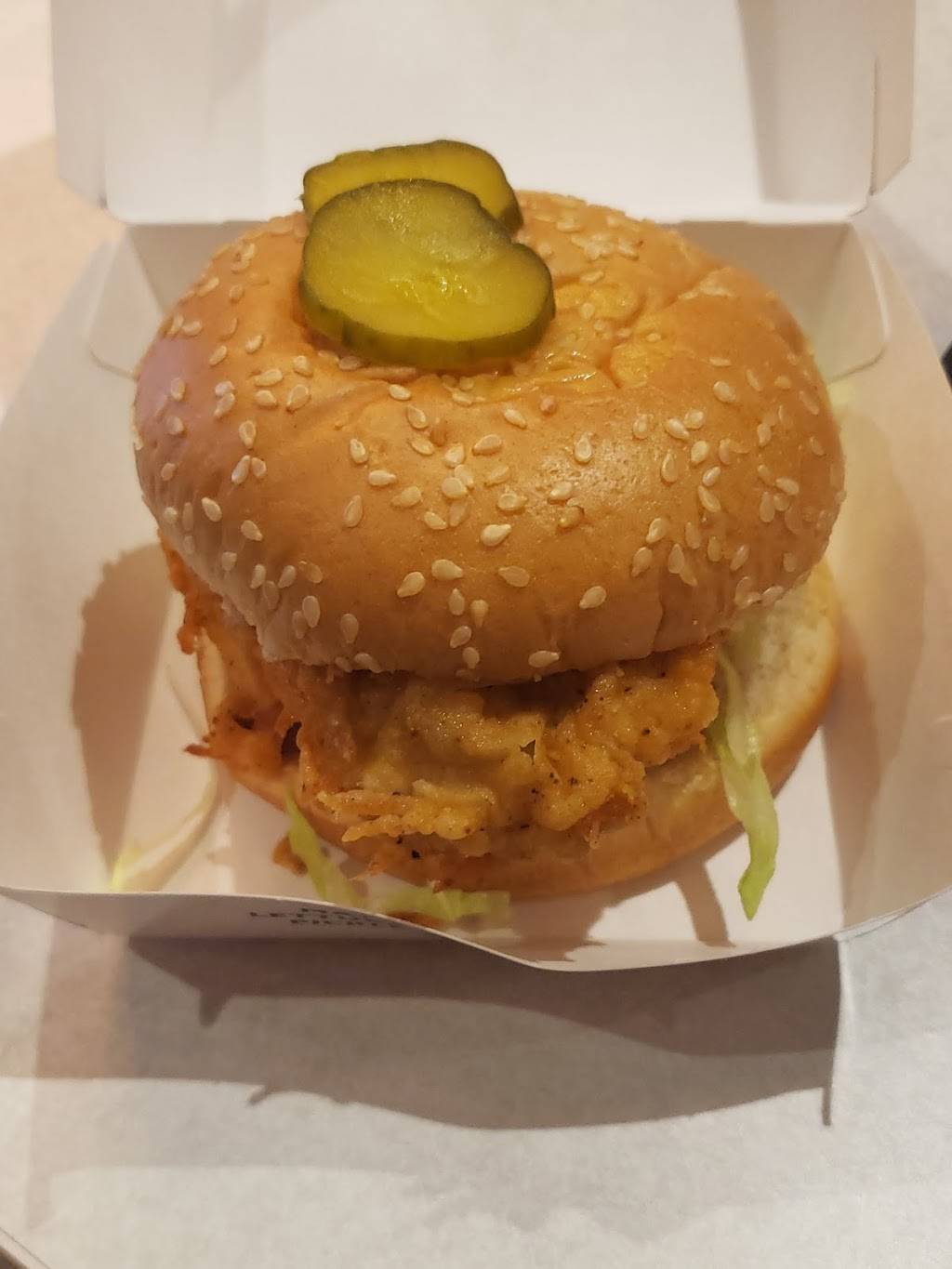 Mary Browns Chicken & Taters | restaurant | 901 Brant St Unit#3, Burlington, ON L7R 2J6, Canada | 9056341726 OR +1 905-634-1726