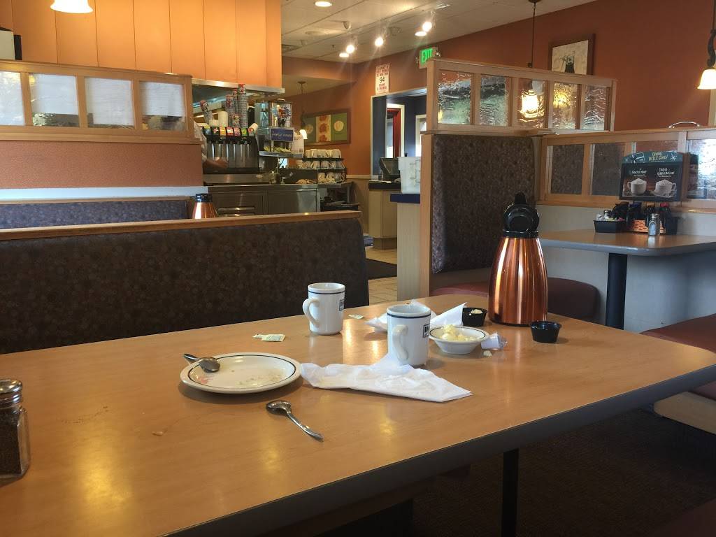 IHOP | restaurant | 180 E Sunrise Hwy, Valley Stream, NY 11581, USA | 5168259388 OR +1 516-825-9388