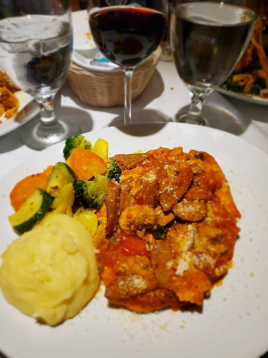 Casa Mia Trattoria | restaurant | 1950 NE 123rd St, North Miami, FL 33181, USA | 3058992770 OR +1 305-899-2770