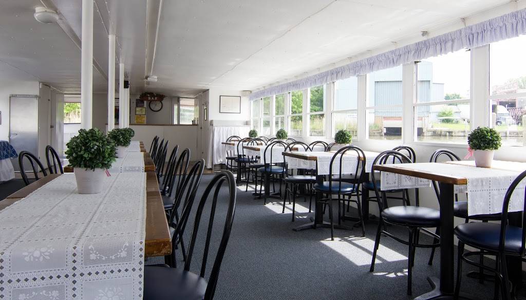 Clinton River Cruise Co | restaurant | 152 N River Rd, Mt Clemens, MI 48043, USA | 5864680212 OR +1 586-468-0212