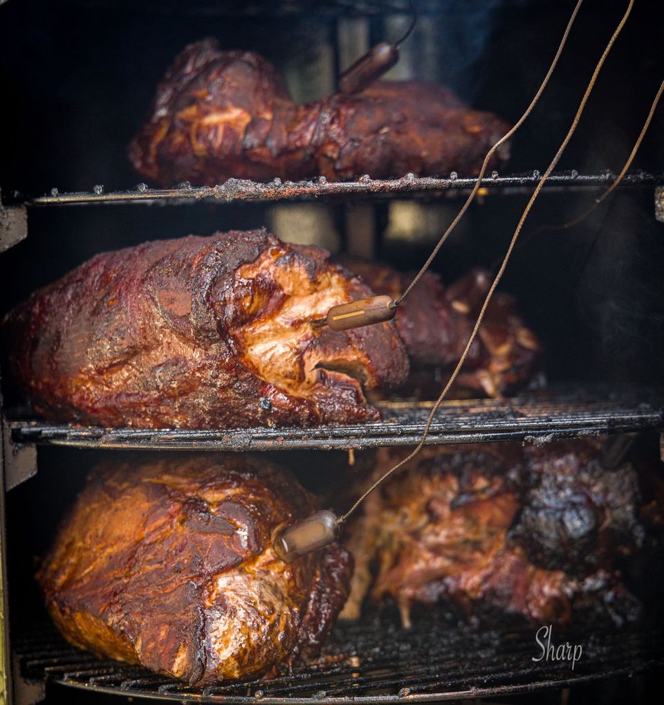 Smoke Out Pizza & BBQ | restaurant | 5872 OH-140, Wheelersburg, OH 45694, USA | 7407781030 OR +1 740-778-1030