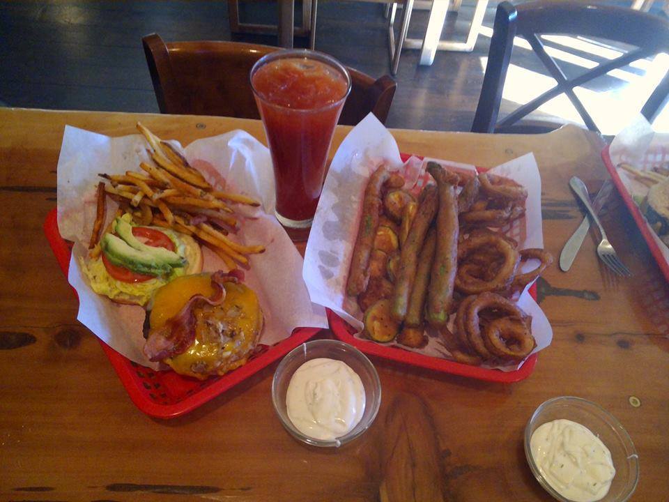 Bucks Lake Lodge | restaurant | 16525 Bucks Lake Rd, Quincy, CA 95971, USA | 5302832262 OR +1 530-283-2262