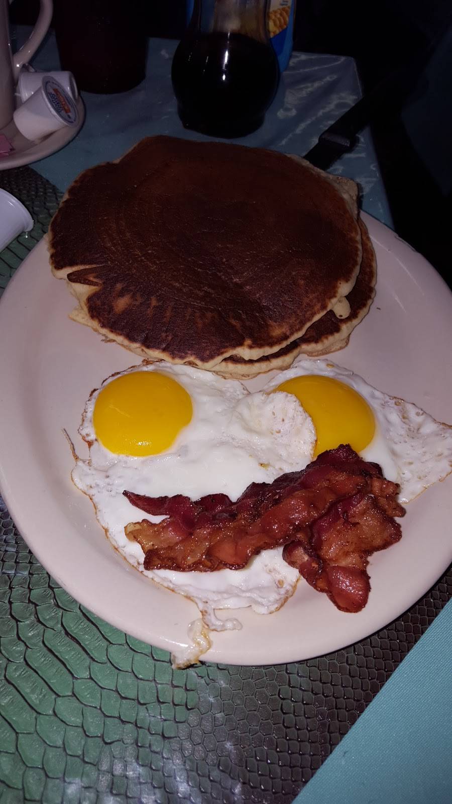 Cowgirls Cafe | restaurant | 2818 S WW White Rd, San Antonio, TX 78222, USA | 2103844122 OR +1 210-384-4122