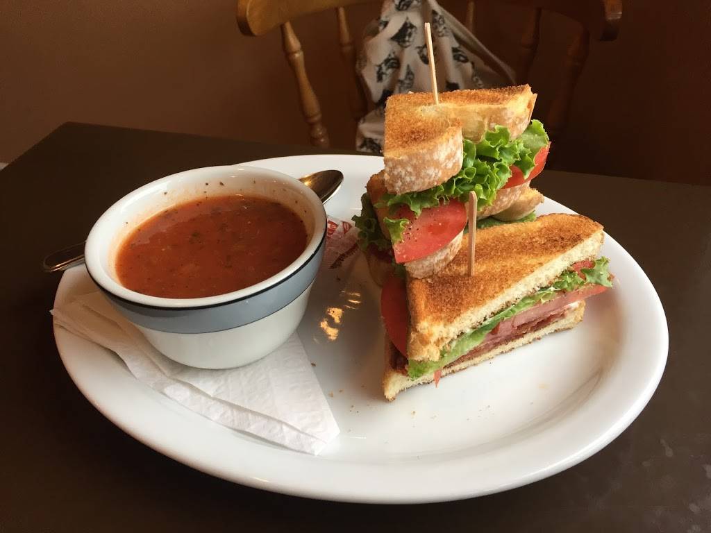 The Lunch Box | restaurant | 11 Macsteven Dr #1, Prince Edward, ON K0K, Canada | 6134711222 OR +1 613-471-1222