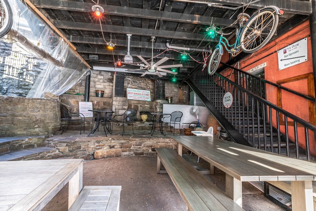 New Delhi Cafe | restaurant | 2 N Main St, Eureka Springs, AR 72632, USA | 4792532525 OR +1 479-253-2525