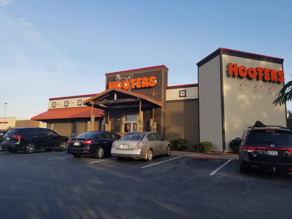 Hooters | restaurant | 275 Eastchester Dr, High Point, NC 27262, USA | 3368824668 OR +1 336-882-4668