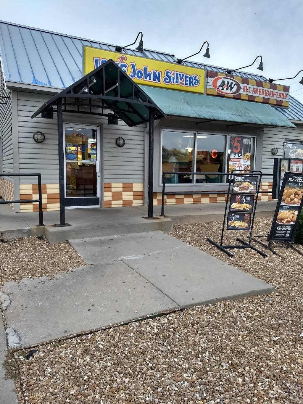 A&W Restaurant | restaurant | 1175 Elizabeth St, Liberty, MO 64068, USA | 8167813990 OR +1 816-781-3990