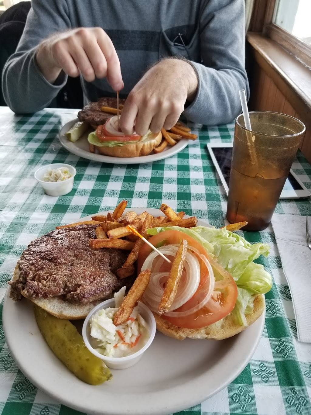 Cherry Ridge Airport Restaurant | restaurant | 30 Bomber Ln, Honesdale, PA 18431, USA | 5702535517 OR +1 570-253-5517