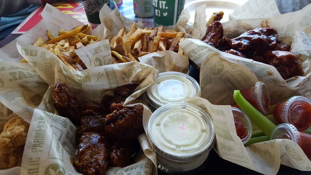 Wingstop | restaurant | 7171 Camino Arroyo, Gilroy, CA 95020, USA | 4088429464 OR +1 408-842-9464