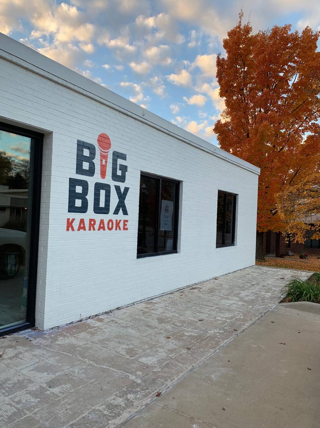 Big Box Karaoke | night club | 115 N Block Ave, Fayetteville, AR 72701, USA | 4792496295 OR +1 479-249-6295