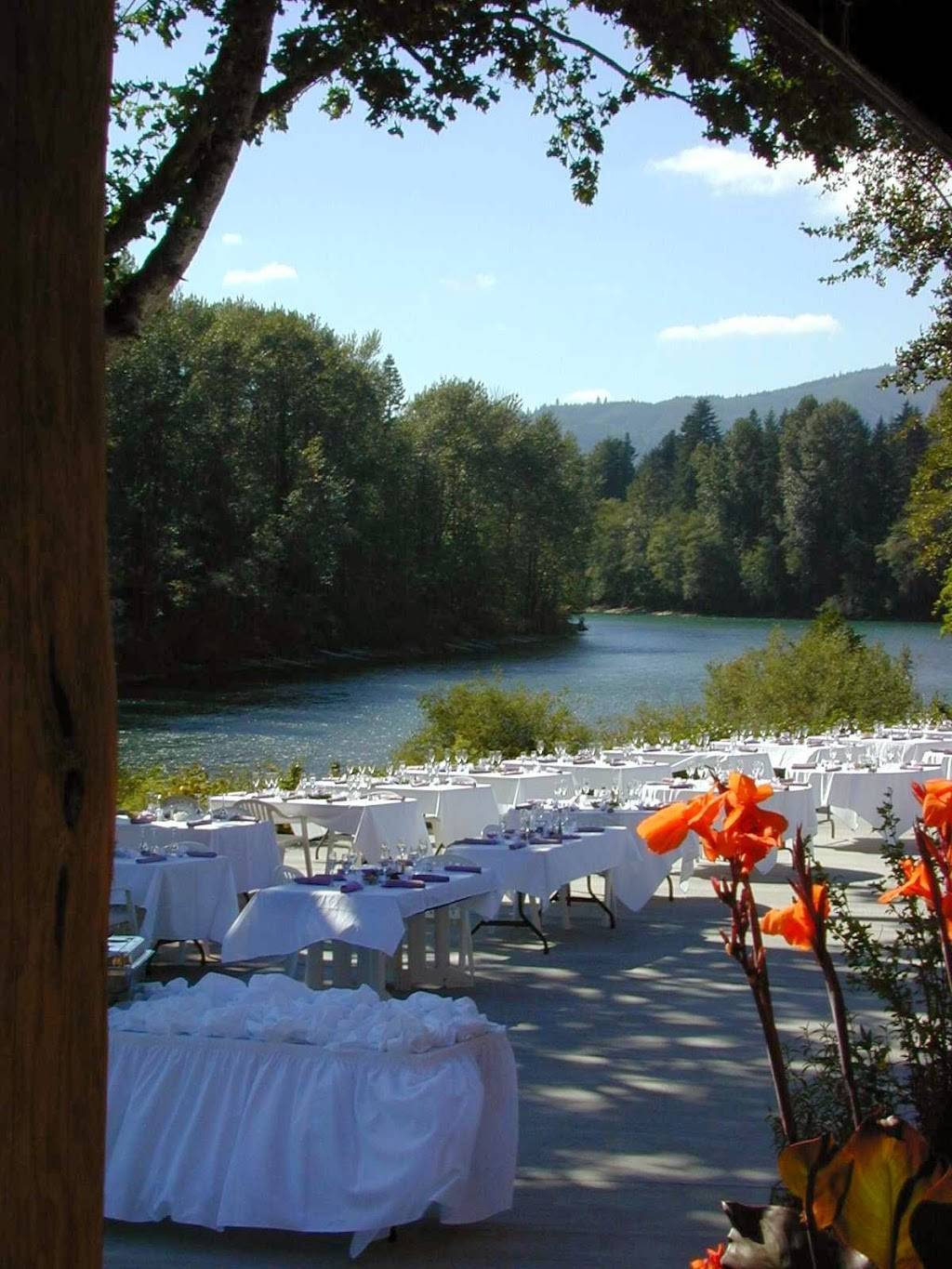 Lewis River Golf North Fork Grill | restaurant | 3209 Old Lewis River Rd, Woodland, WA 98674, USA | 3602258254 OR +1 360-225-8254