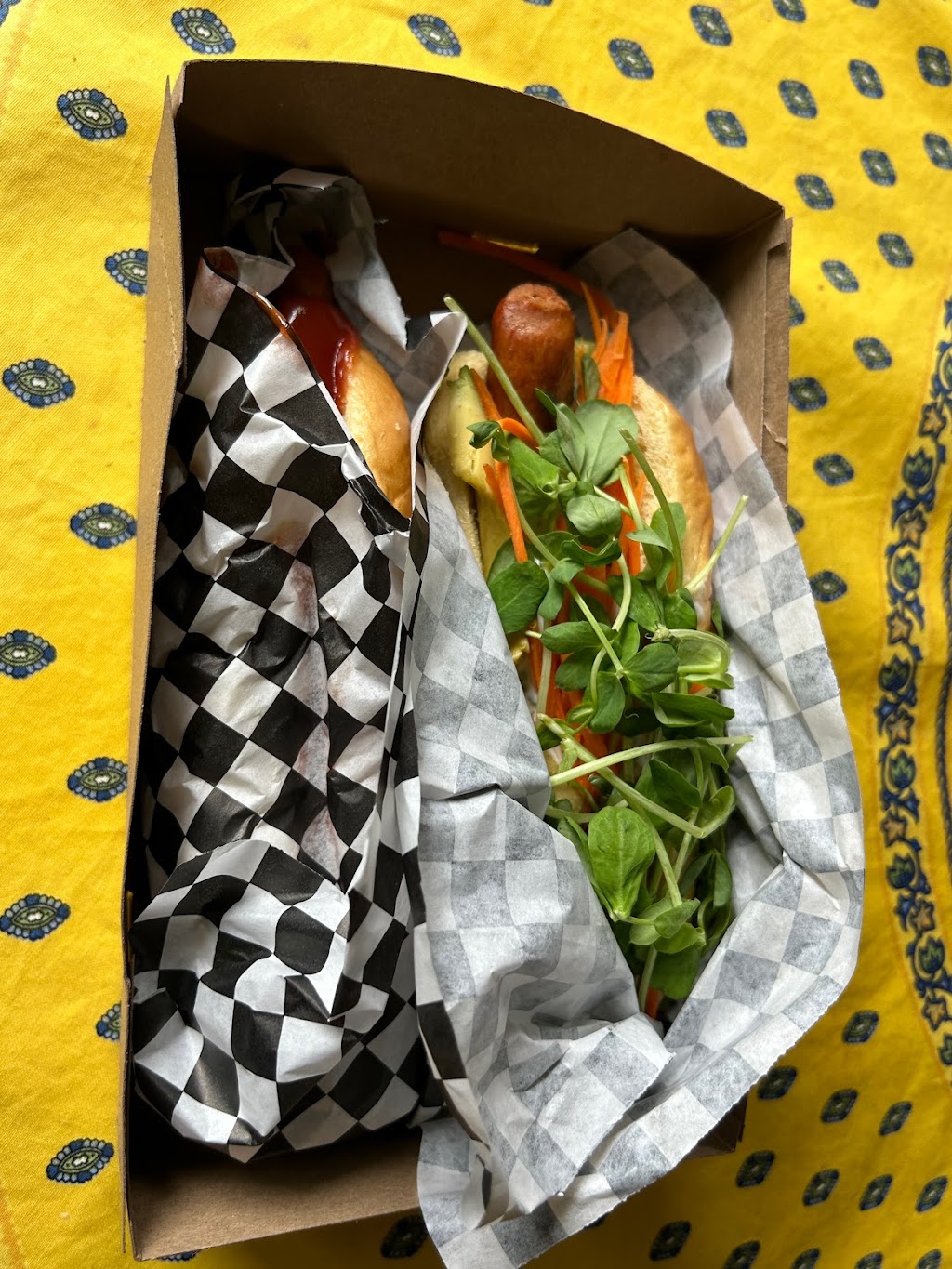 Good Dogs | restaurant | 2890 Soquel Ave, Santa Cruz, CA 95062, USA | 8313321699 OR +1 831-332-1699