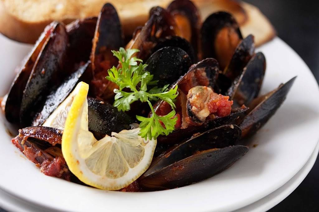 Vitos Sicilian Pizzeria & Ristorante | restaurant | 3515 Lindell Blvd, St. Louis, MO 63103, USA | 3145348486 OR +1 314-534-8486