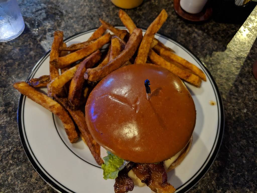 Shuttles Restaurant | restaurant | 6100 N Courtenay Pkwy, Merritt Island, FL 32953, USA | 3217358260 OR +1 321-735-8260