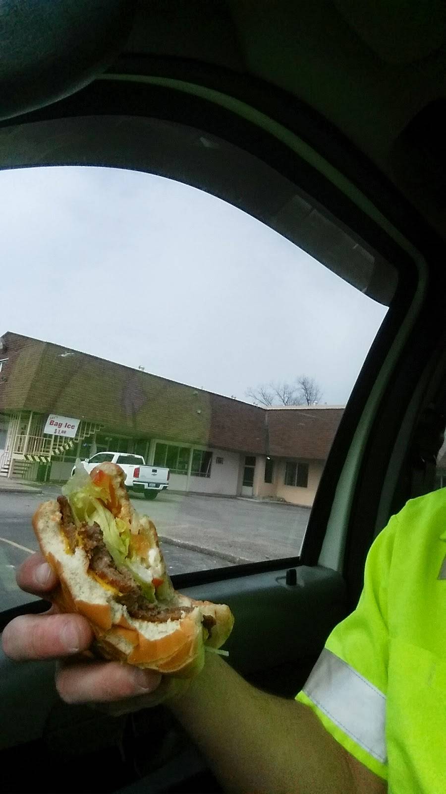 Jays Drive-In | restaurant | 330 1st St, Calhoun, KY 42327, USA | 2702735297 OR +1 270-273-5297