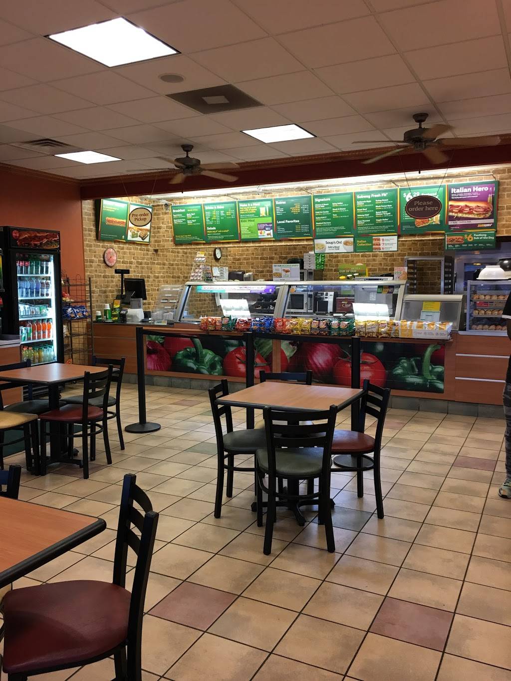 Subway Restaurants | restaurant | 925 Roosevelt Rd, Wheaton, IL 60187, USA | 6302608711 OR +1 630-260-8711