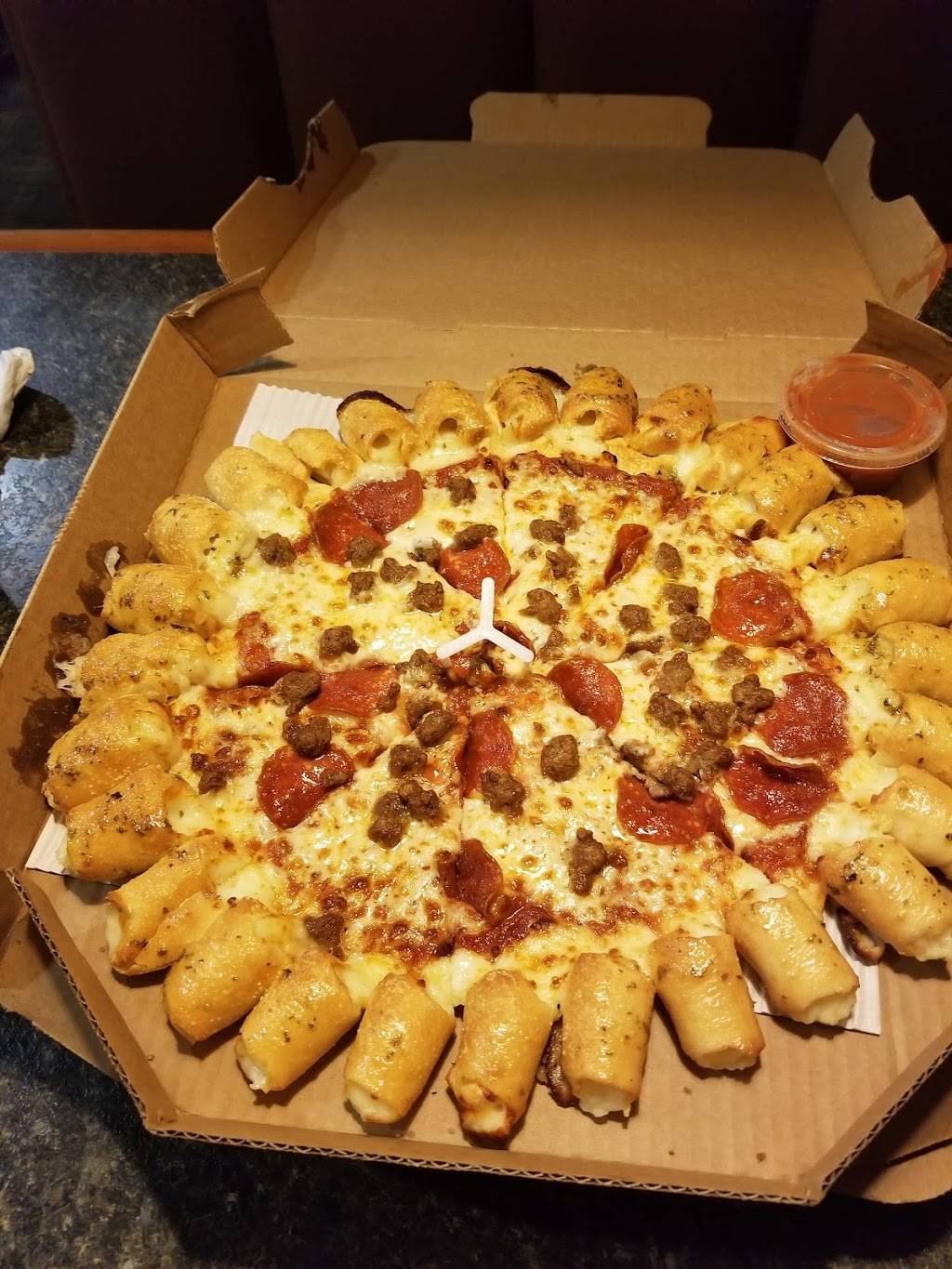 Pizza Hut | restaurant | 5366 New Cut Rd, Louisville, KY 40214, USA | 5023632608 OR +1 502-363-2608