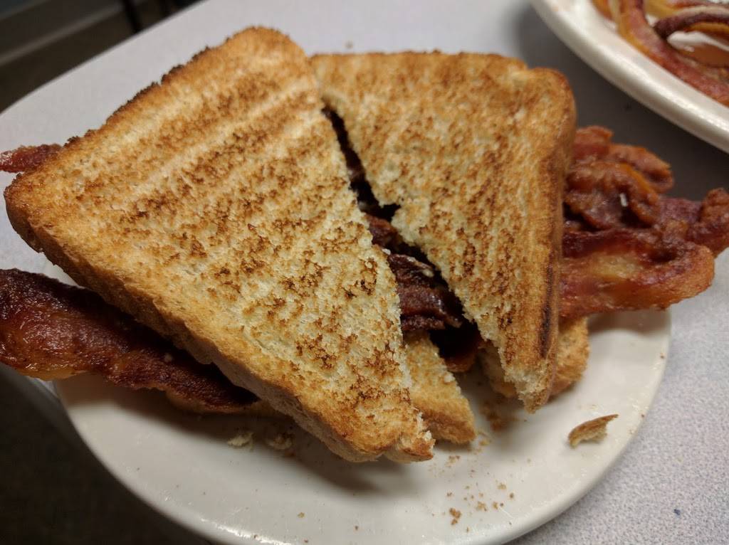 Junies | restaurant | 100 Plaza Dr, Elk Run Heights, IA 50707, USA | 3198338021 OR +1 319-833-8021