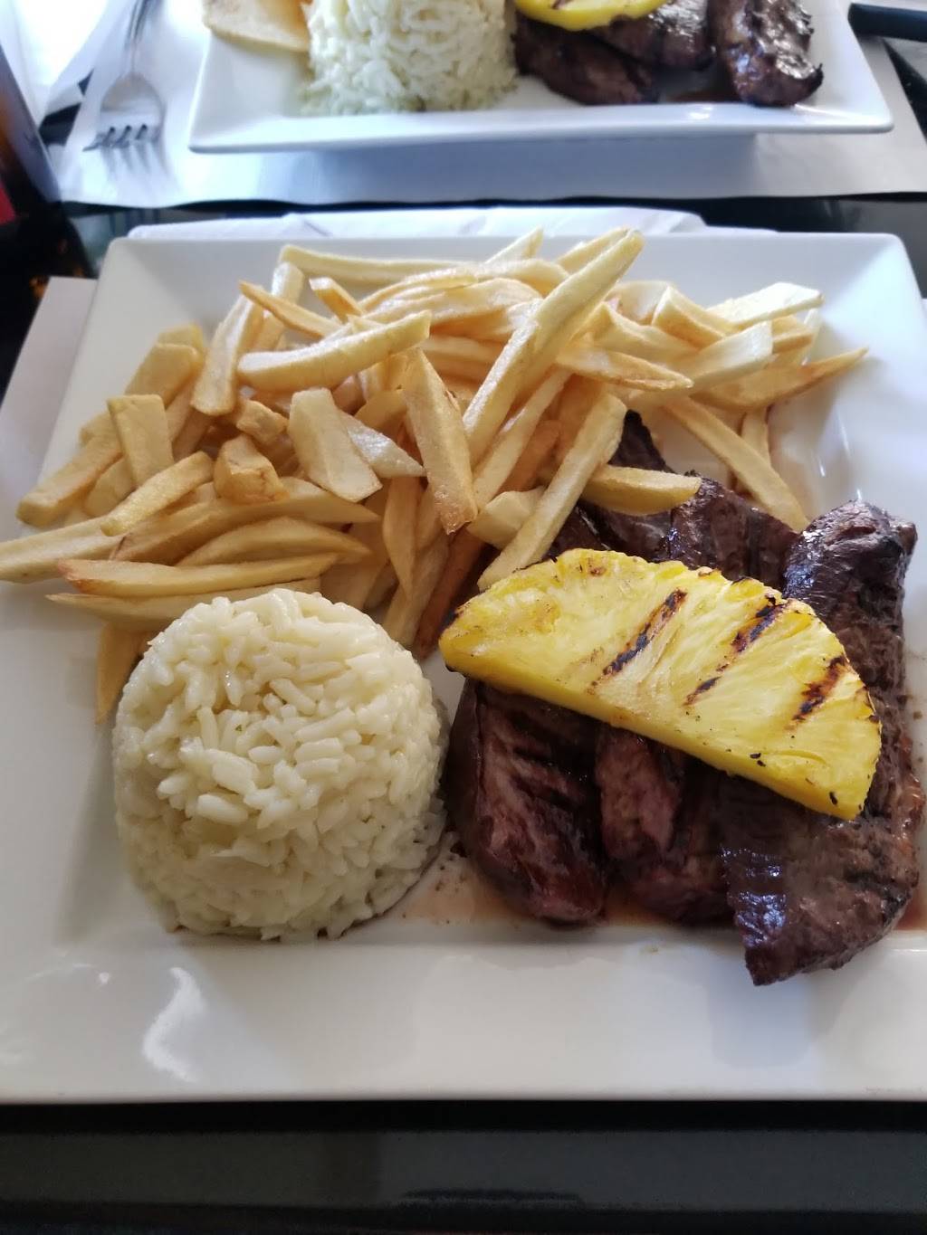 Caloura Bar & Grill | restaurant | 468 Rogers Rd, York, ON M6M 1B1, Canada | 6477483044 OR +1 647-748-3044