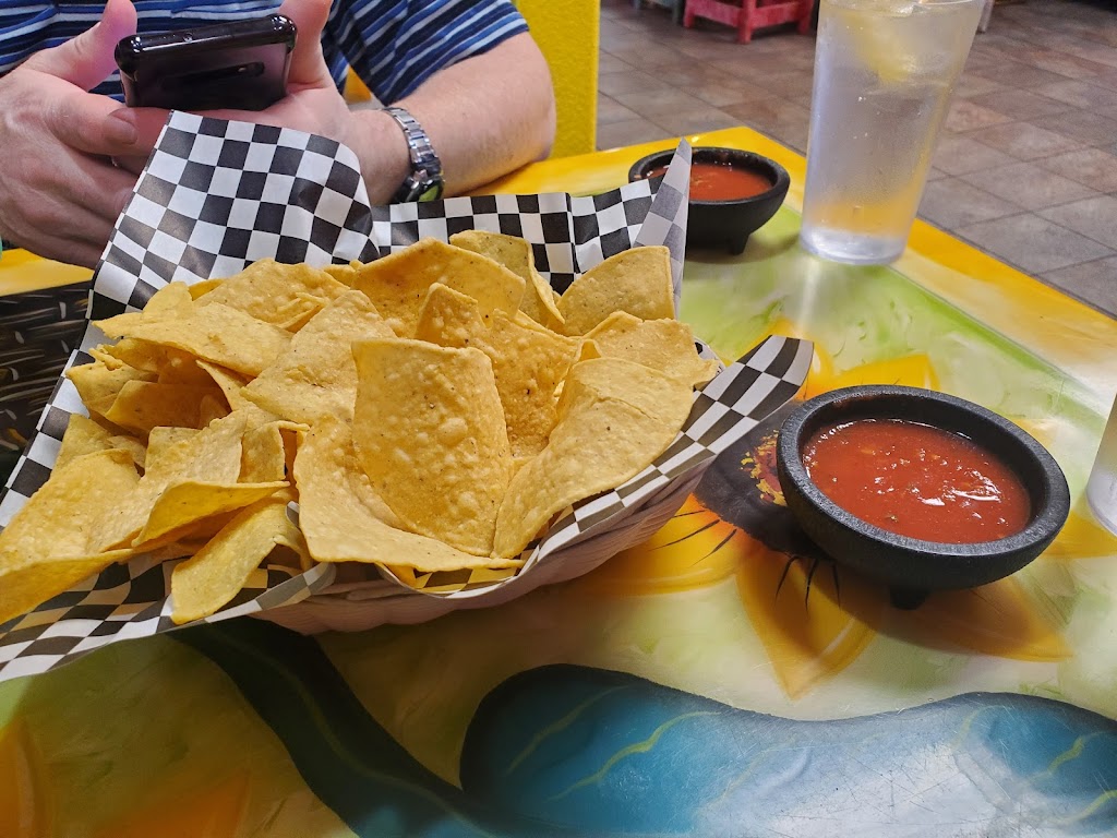 La Fiesta Mexican Restaurant | restaurant | 503 E Chestnut St, Junction City, KS 66441, USA | 7855794002 OR +1 785-579-4002