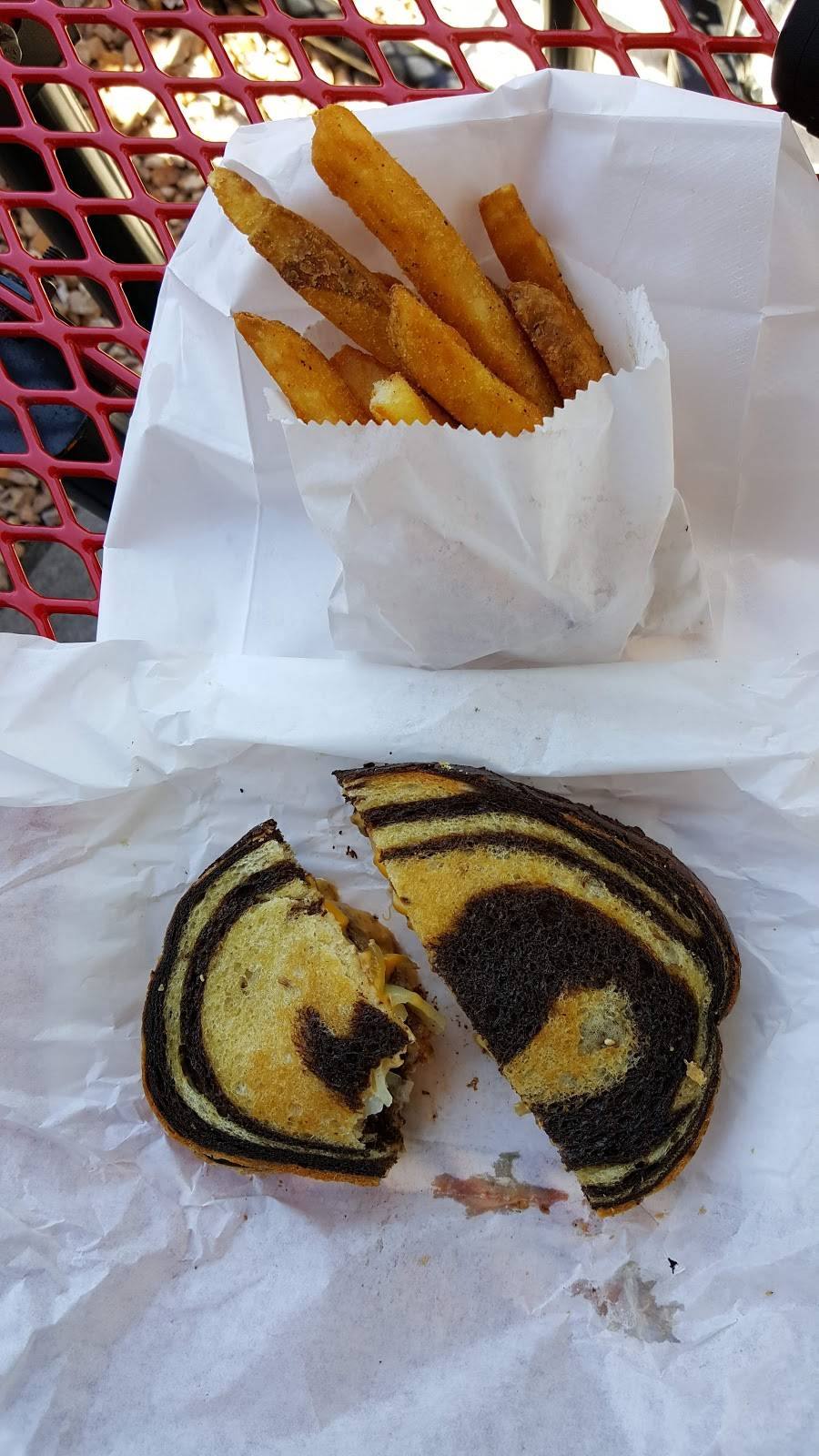 Walnut Park Grill | restaurant | 310 E D St, Petaluma, CA 94952, USA | 7077764737 OR +1 707-776-4737