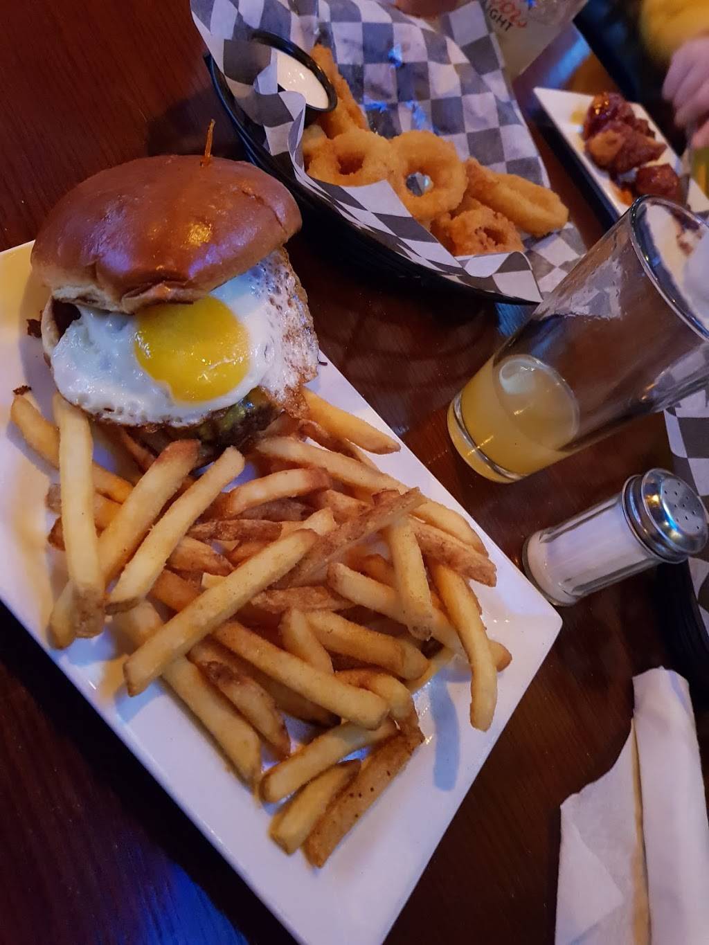 Tilted Kilt | restaurant | 3936, 15 Middlesex Turnpike, Billerica, MA 01821, USA | 9786635458 OR +1 978-663-5458