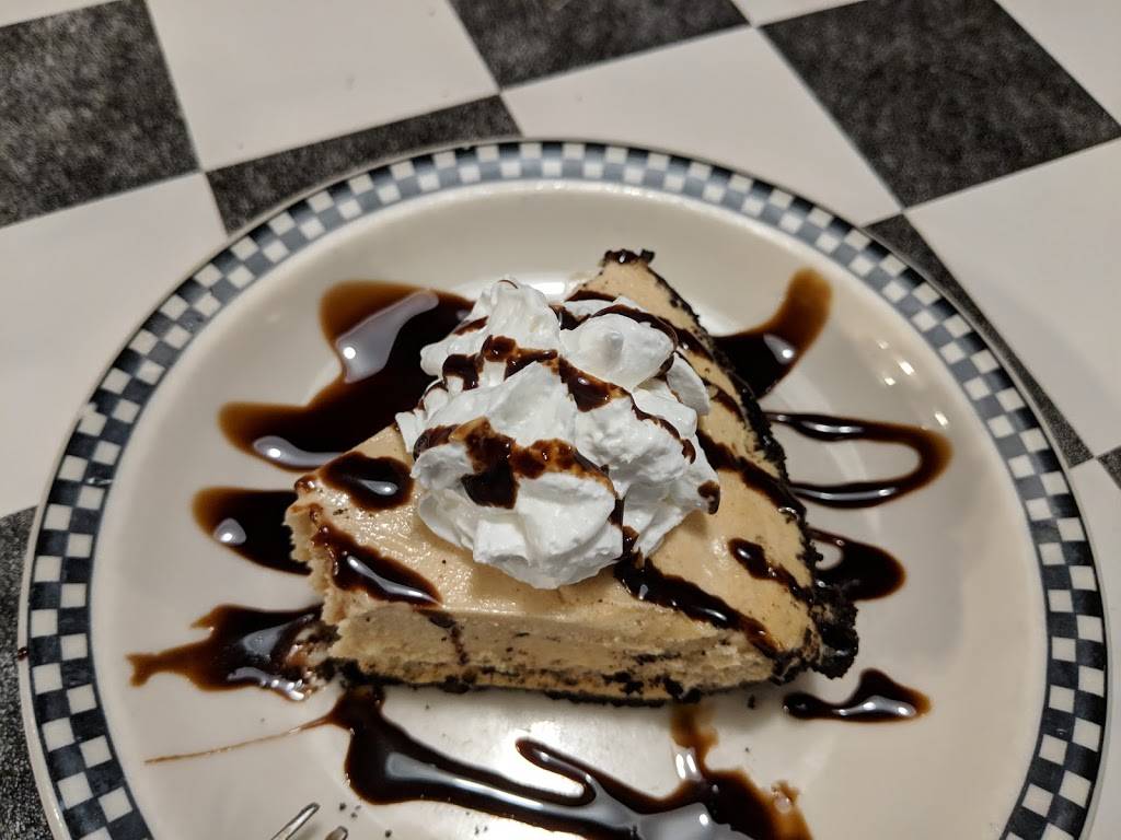 Mrs Macs Fillin Station | restaurant | 951 Old Dixie Hwy, Vero Beach, FL 32960, USA | 7725648400 OR +1 772-564-8400