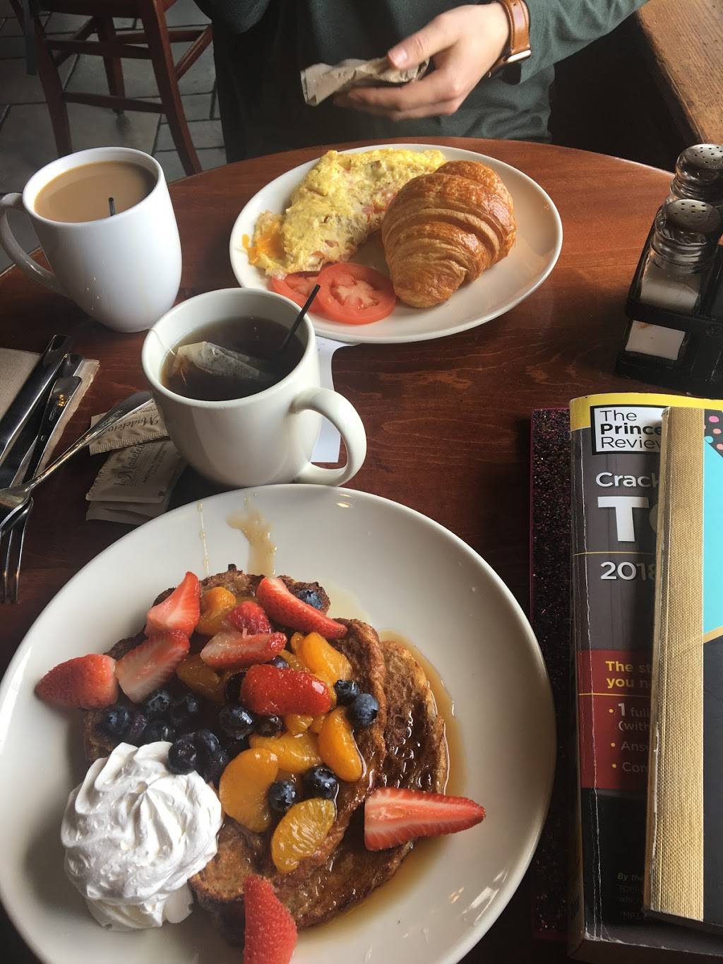 la Madeleine French Bakery & Cafe Carillon | bakery | 10001 Westheimer Rd #2123, Houston, TX 77042, USA | 7132667686 OR +1 713-266-7686