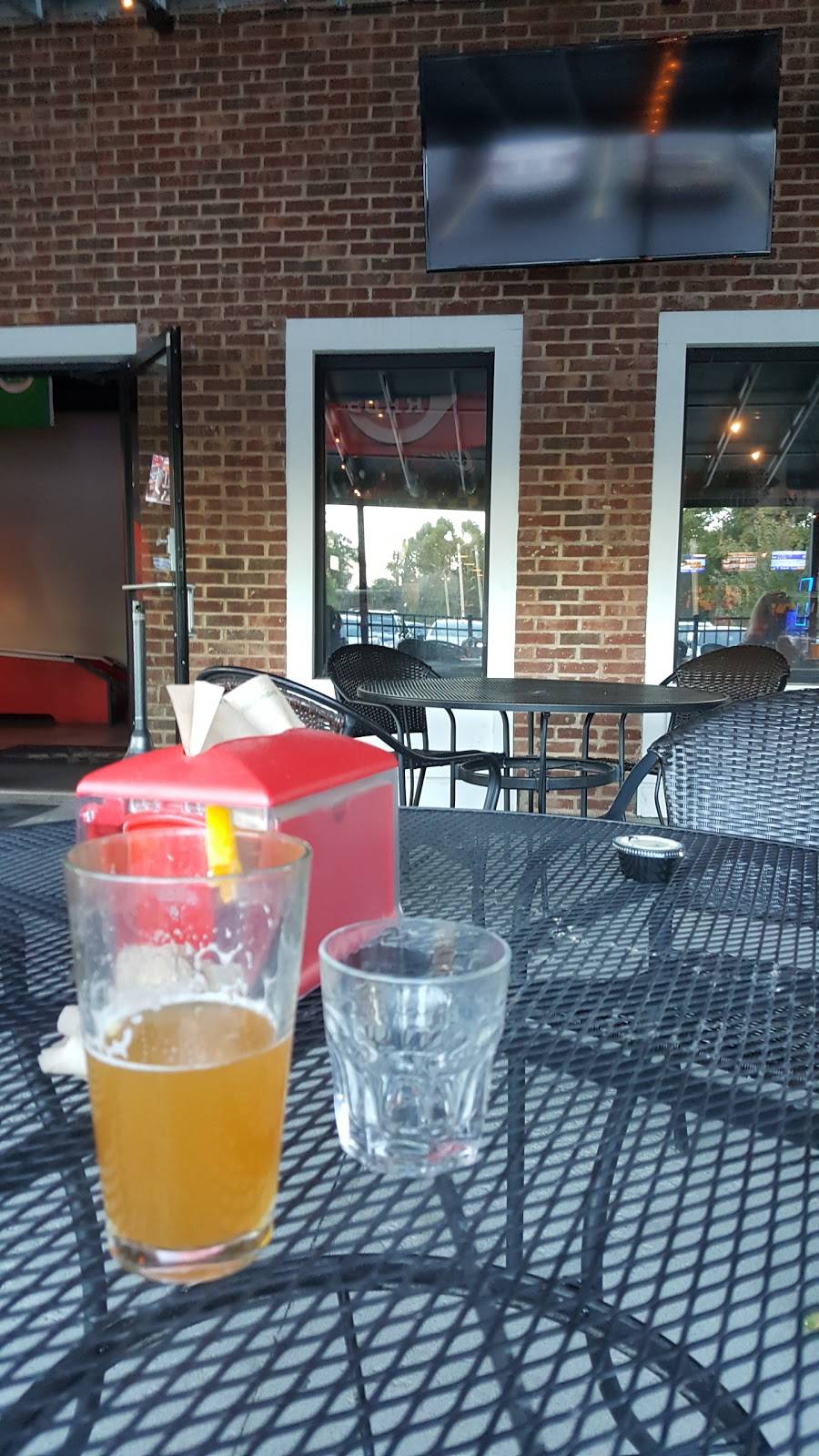 Woodlands Backyard | restaurant | 668 Grandview Ave, Columbus, OH 43215, USA | 6144882114 OR +1 614-488-2114