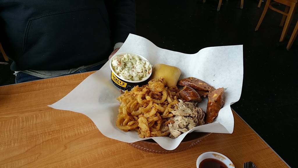 Dickeys Barbecue Pit | restaurant | 2131 Hog Mountain Rd, Watkinsville, GA 30677, USA | 7067051326 OR +1 706-705-1326