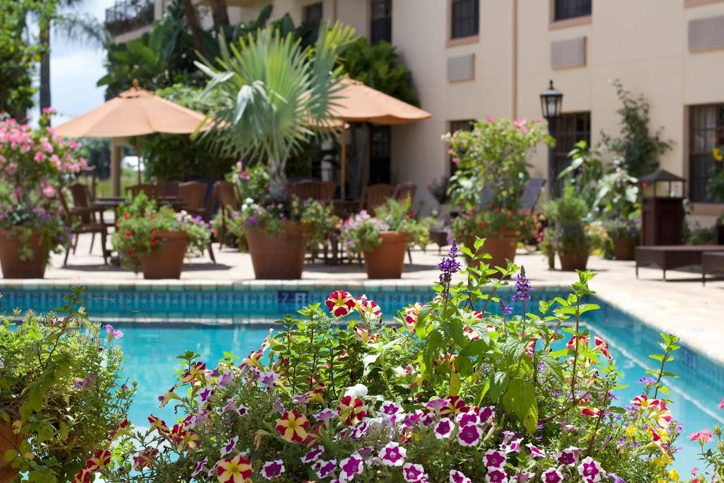 Chicanes Restaurant & Bar | restaurant | 3101 Golfview Rd, Sebring, FL 33870, USA | 8633140348 OR +1 863-314-0348