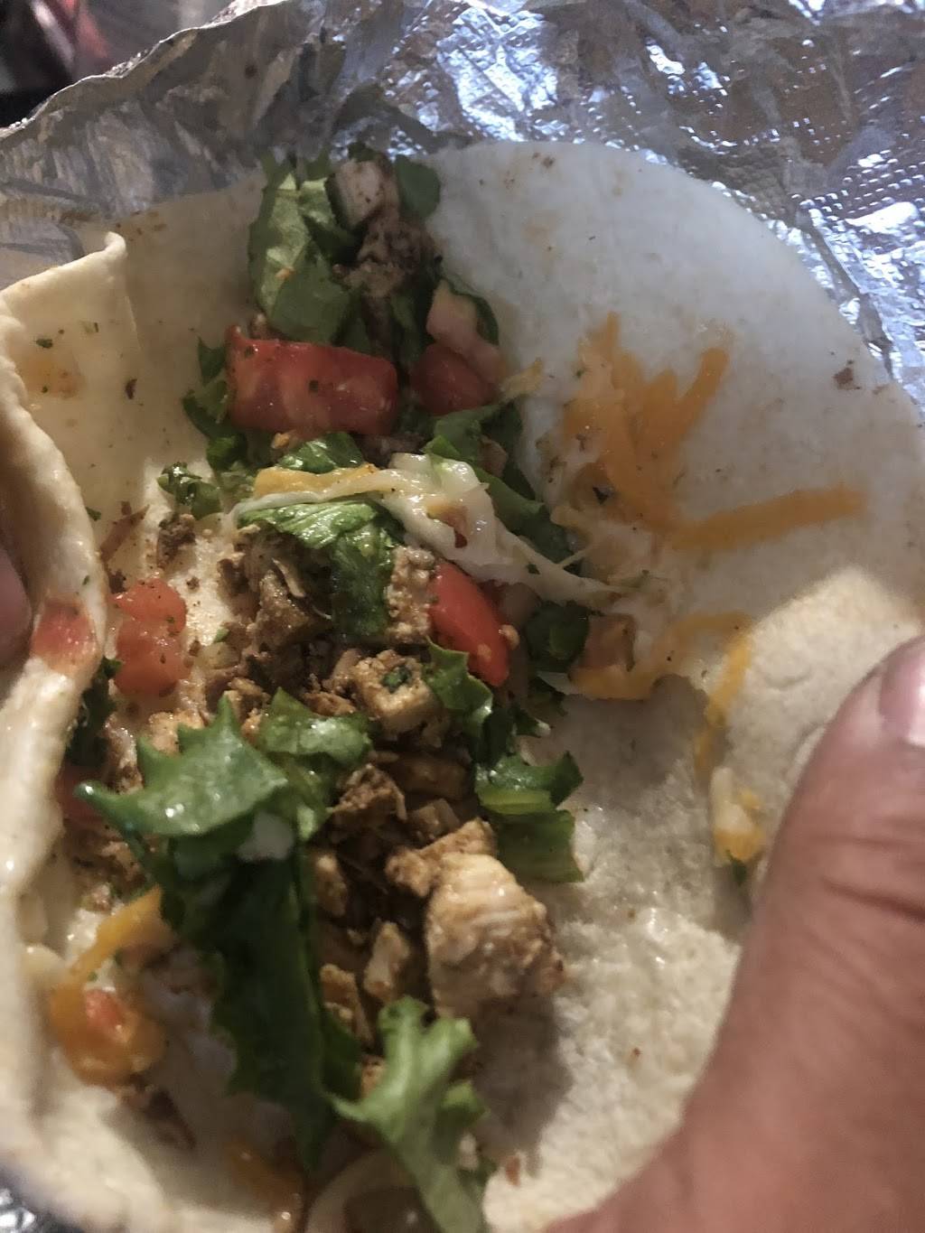 Los Chapos | restaurant | 17805 W Seven Mile Rd, Detroit, MI 48235, USA | 3136939699 OR +1 313-693-9699