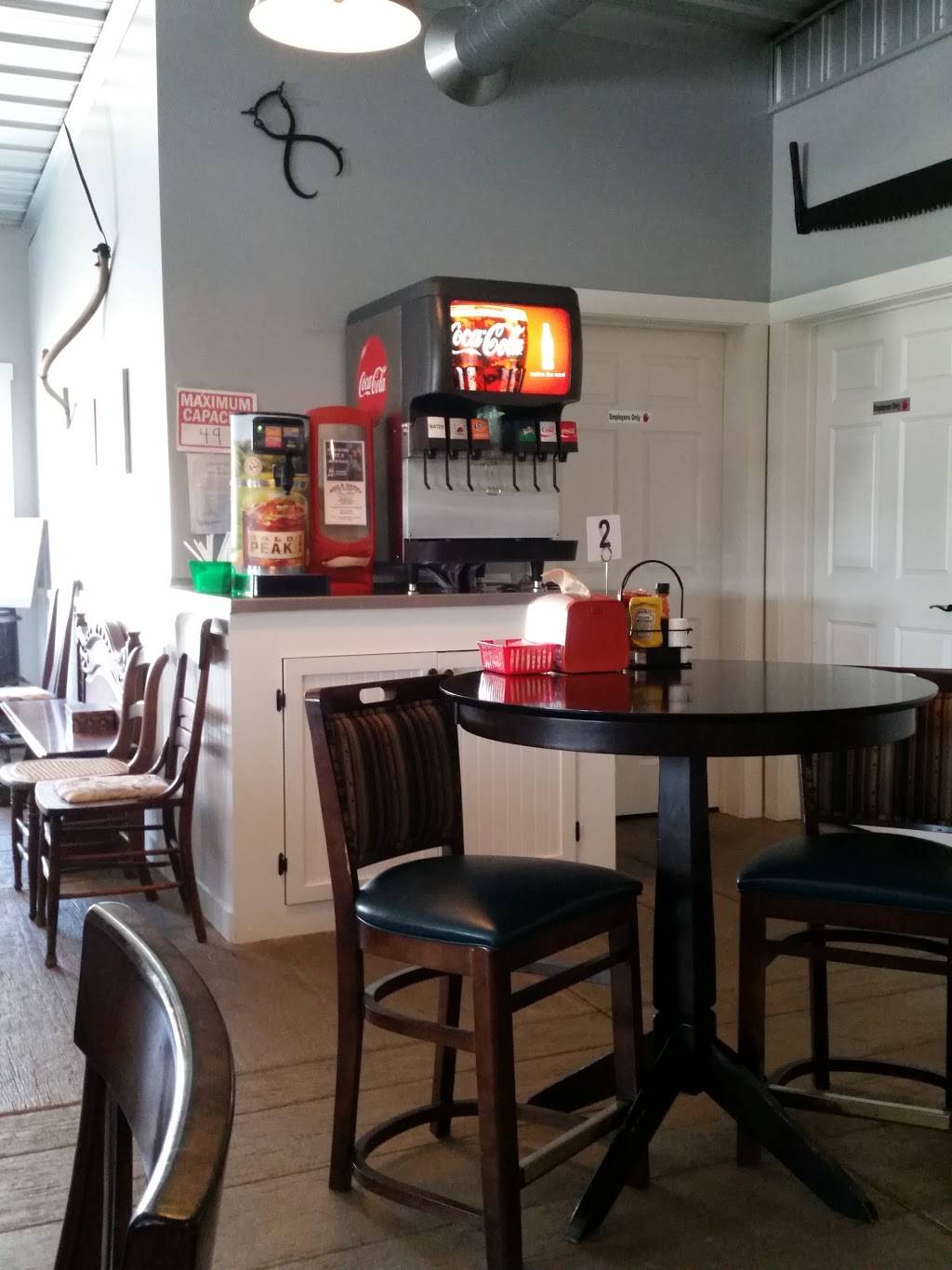 Walt & Maries Country Market & Cafe | restaurant | 44947 W Red Arrow Hwy, Paw Paw, MI 49079, USA | 2696577570 OR +1 269-657-7570