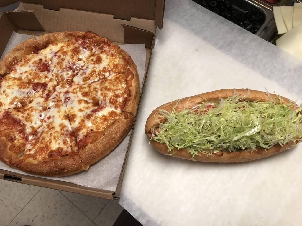 Family House Of Pizza | restaurant | 8 US-2, Newport, ME 04953, USA | 2073686277 OR +1 207-368-6277