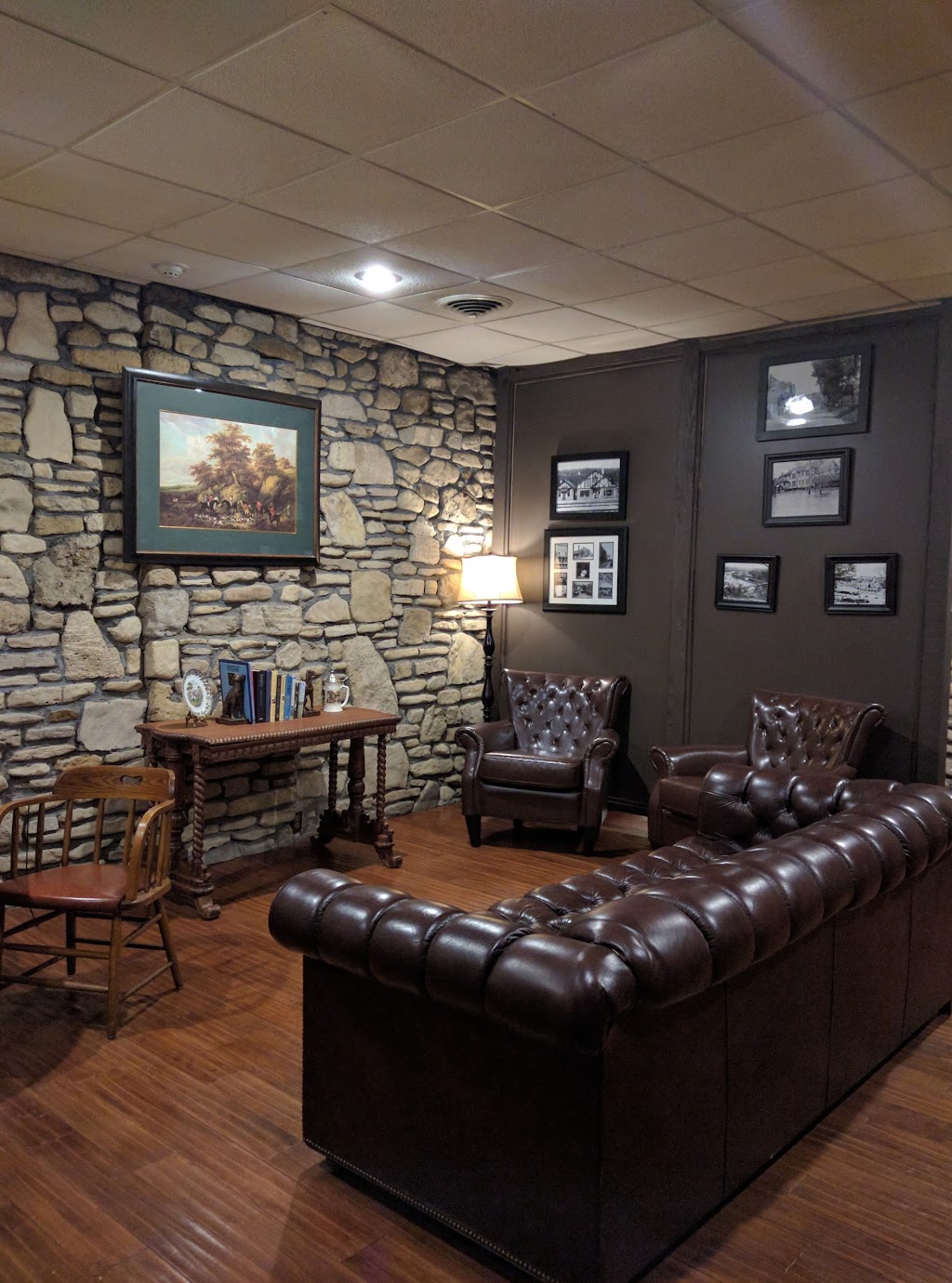 Ye Olde English Inn | restaurant | 24 Downing St, Hollister, MO 65672, USA | 4175449056 OR +1 417-544-9056