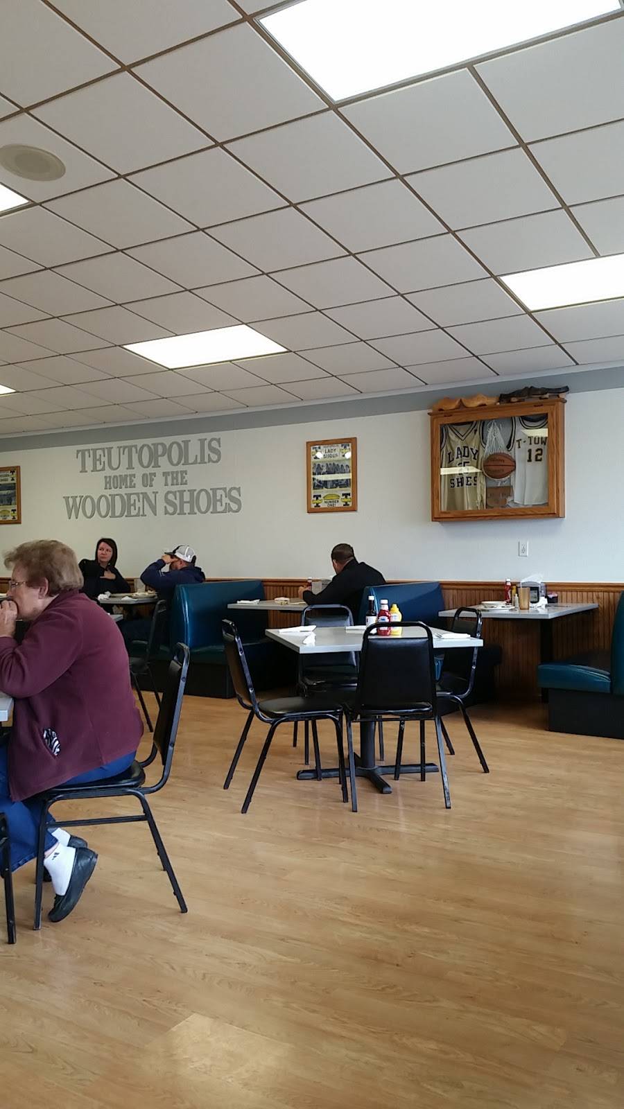 Kountry Kitchen | restaurant | 105 E Main St, Teutopolis, IL 62467, USA | 2178573948 OR +1 217-857-3948