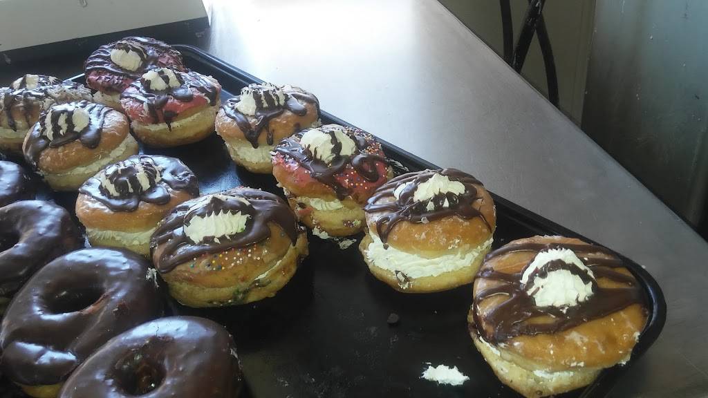 Yum Yum Donuts | bakery | 544 E Charter Way, Stockton, CA 95206, USA | 2099422164 OR +1 209-942-2164