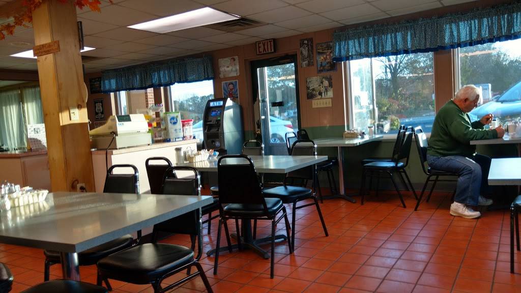 Country Chefs Kitchen | restaurant | 1446 Gravel Pike, Perkiomenville, PA 18074, USA | 2152348778 OR +1 215-234-8778