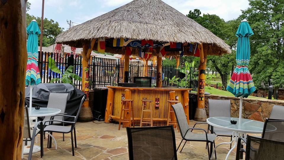 SneakyTiki Restaurant & Brewery | restaurant | 3263B US-70 suite b, Mead, OK 73449, USA | 5809310100 OR +1 580-931-0100