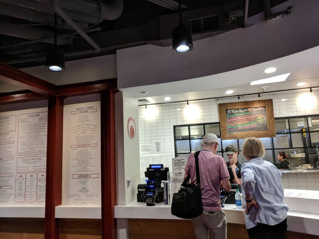 The Loop Pizza Grill | restaurant | Bryan University Center, 125 Science Dr, Durham, NC 27710, USA | 9196608888 OR +1 919-660-8888