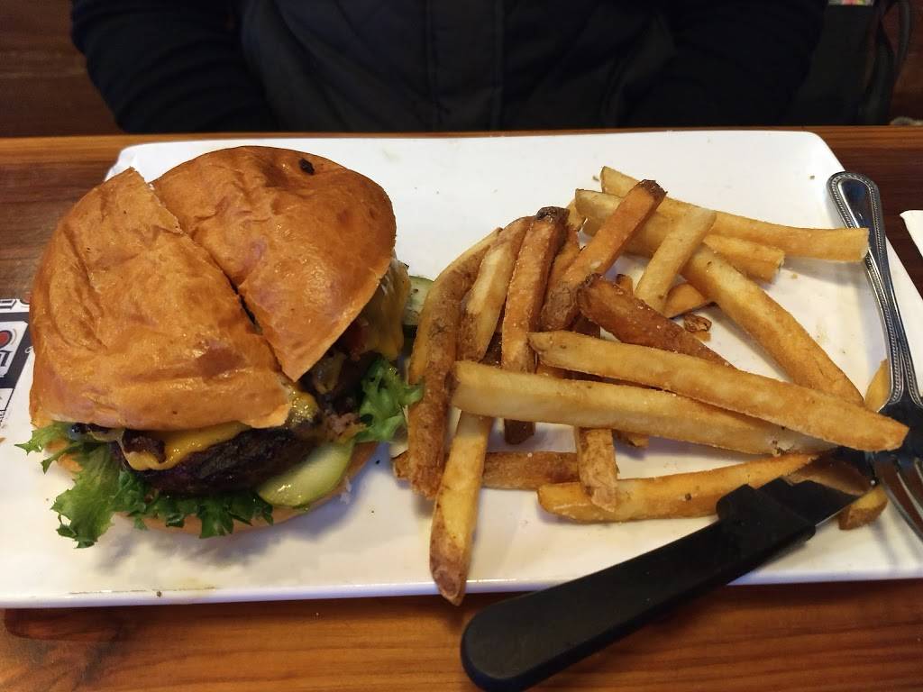 Millers Ale House - Ft. Myers Estero | restaurant | 10065 Gulf Center Dr, Fort Myers, FL 33913, USA | 2394619334 OR +1 239-461-9334