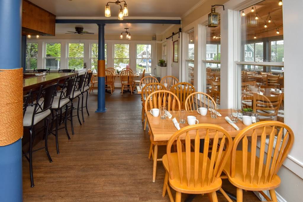Harborside Tavern | restaurant | 12 Bridge St, Boothbay Harbor, ME 04538, USA | 2076334074 OR +1 207-633-4074