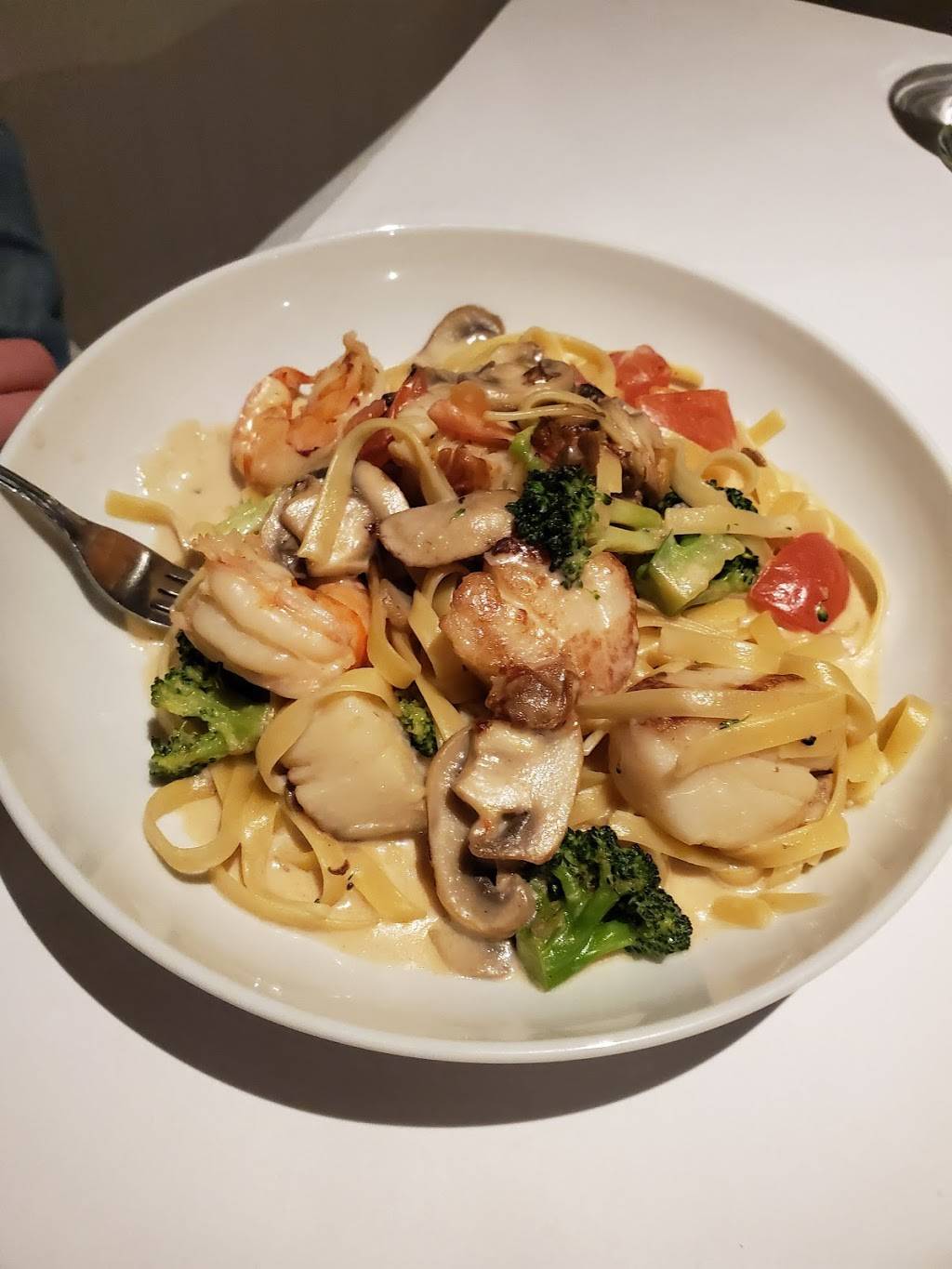 Cassarinos Restaurant | restaurant | 177 Atwells Ave, Providence, RI 02903, USA | 4016484900 OR +1 401-648-4900