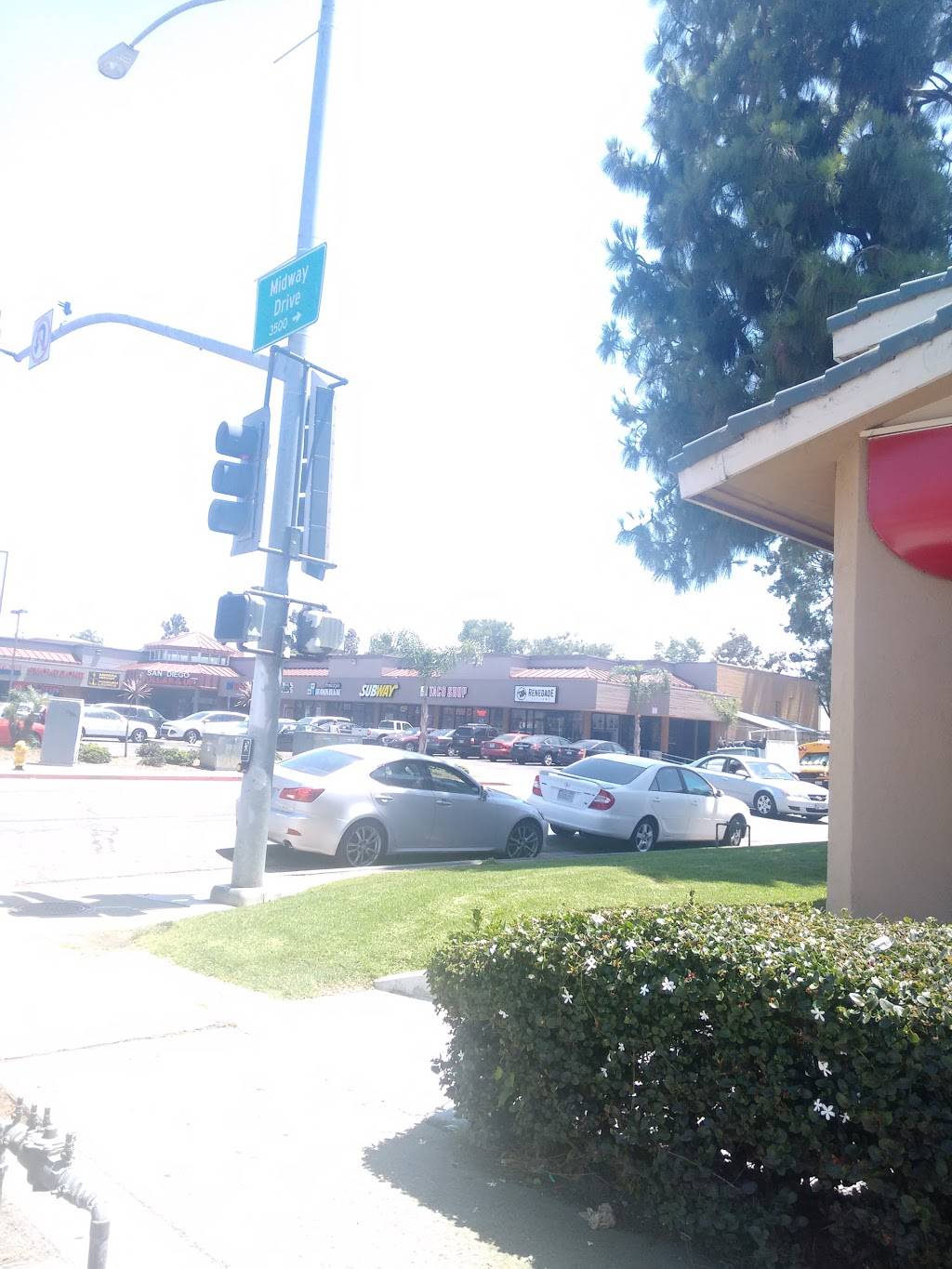 Pizza Hut | meal takeaway | 3549 Midway Dr, San Diego, CA 92110, USA | 6192262333 OR +1 619-226-2333