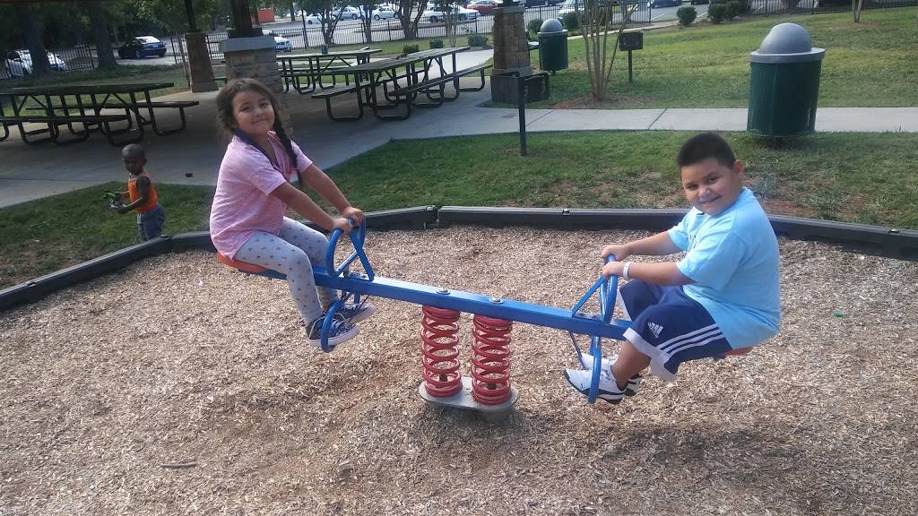 El Paisano Restaurant | restaurant | 5846 Albemarle Rd, Charlotte, NC 28212, USA | 7045685118 OR +1 704-568-5118