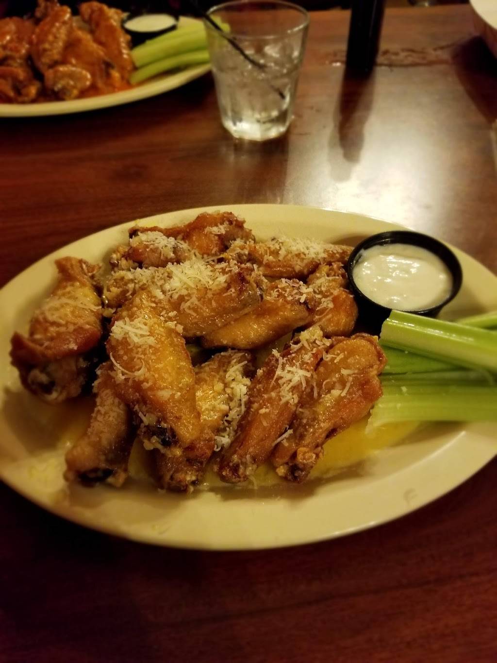 Roosters Roadhouse | restaurant | 5021 Thoms Run Rd, Oakdale, PA 15071, USA | 4122211543 OR +1 412-221-1543