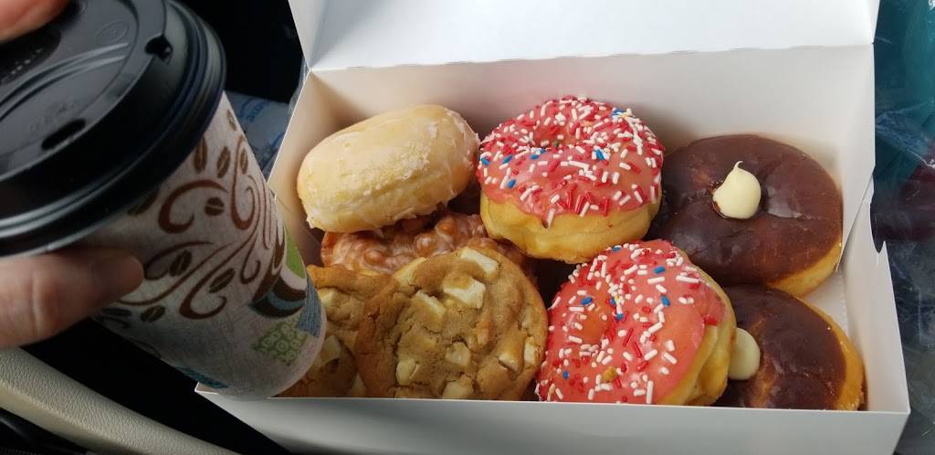 MAGA Donuts | bakery | 1514 N Broad St, Tazewell, TN 37879, USA | 4234897452 OR +1 423-489-7452